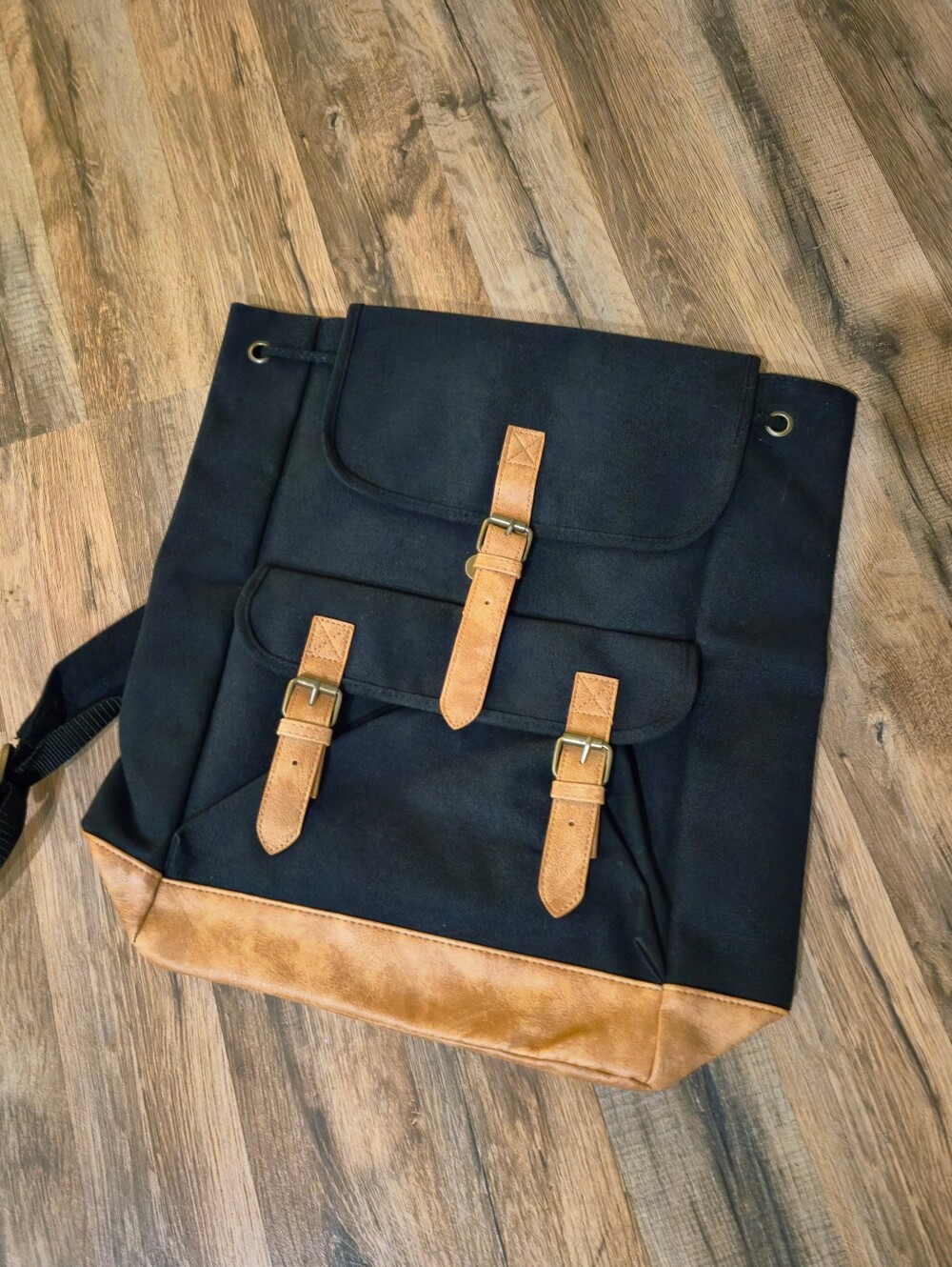 💥💥50% OFF this DSW Black Canvas/Brown Trim (LARGE) Backpack. NWT "SEND A LIKE"